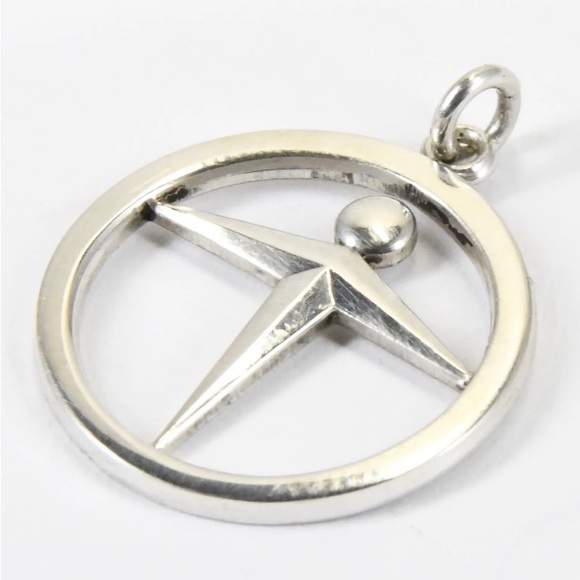 Authentic Vintage Tiffany & Co. 925 Sterling Silver Manpower Unity Necklace - Picture 9 of 11